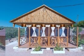 Маленький коттедж, База отдыха Зеленые холмы, Приветное