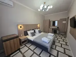 Двухместный люкс Premium Горы с балконом и с видом на горы (двуспальная кровать), Гостевой дом Цитрус, Геленджик