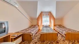 3-x местный стандарт Корпус 1 в мансарде, Гостевой дом Белая лебедь, Геленджик