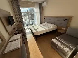 Стандарт 3-местный вид море, Гостевой дом Karat (Карат) Family Resort, Лоо