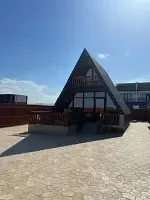 Шестиместный коттедж с балконом и с красивым видом из окна, База отдыха Бриз, Каспийск