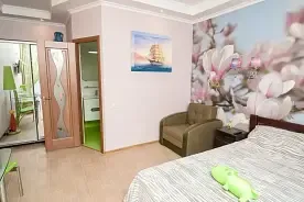 Двухместный люкс на первом этаже (двуспальная кровать), Гостевой Дом Черное Море, Феодосия