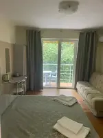 Трёхместный полулюкс с балконом, Гостевой дом Кедр - Запад, Алупка