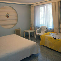 Два трехместных номера с общей гостиной, База отдыха Дивная усадьба, Нытвенский район