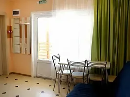 Апартаменты, База отдыха Салют, Должанская