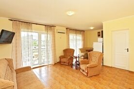 Апартаменты двухкомнатные (2 этаж), Гостевой комплекс Семирамида, Коктебель