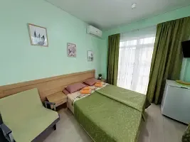 Двухместный номер Делюкс с балконом и с видом на горы (двуспальная кровать), Гостевой дом Югория дом у моря, Кабардинка