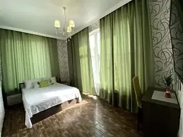 Двухместный номер Superior с балконом и с видом на бассейн (двуспальная кровать), Гостевой дом Адель, Геленджик