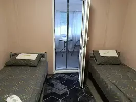 Двухместный номер Economy с балконом (2 отдельные кровати), Гостевой дом Центральный, Каменск-Шахтинский