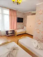 Трёхместный номер Classic с балконом и с красивым видом из окна, Гостевой дом У Друзей, Сочи
