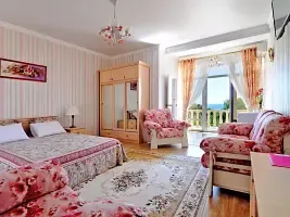 Четырёхместный номер Superior с балконом и с красивым видом из окна, Гостевой дом Делюкс, Анапа