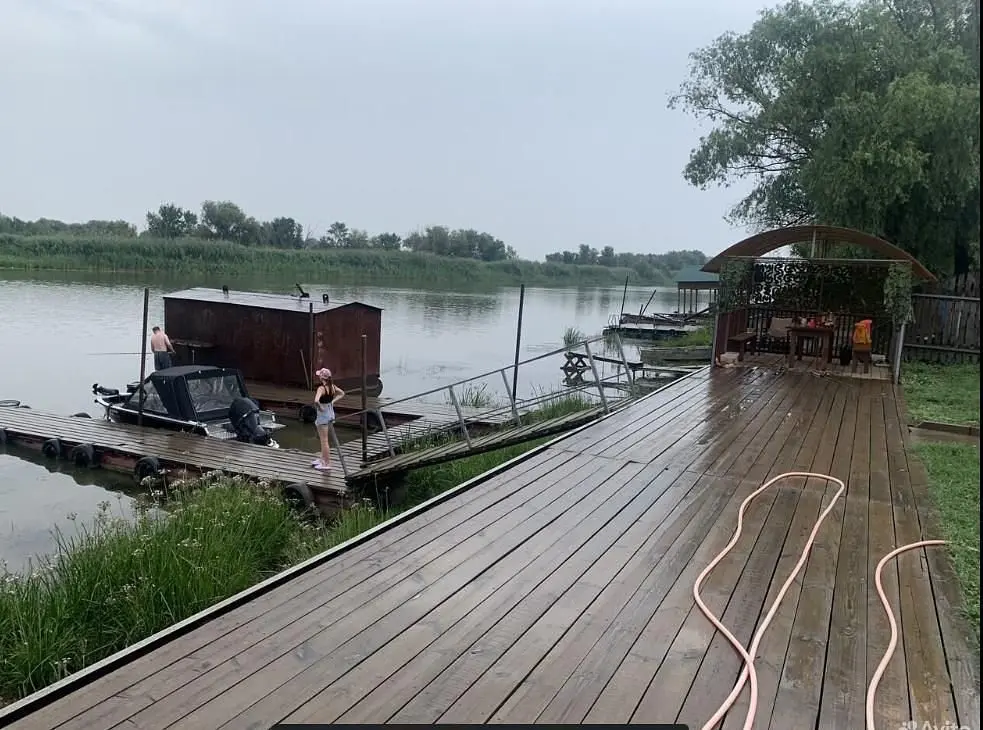 Пирс — Дом «У реки», село Караульное