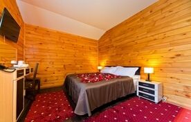 Студия Double, Гостевой дом Времена года, Братск