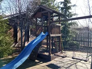 Детская площадка — Гостевые дома «Усадьба Малина», Давыдовка