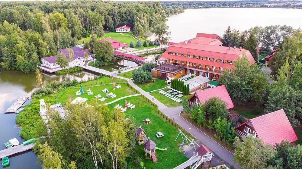 Загородный клуб Медвежьи Озера, деревня Медвежьи Озера, Московская область