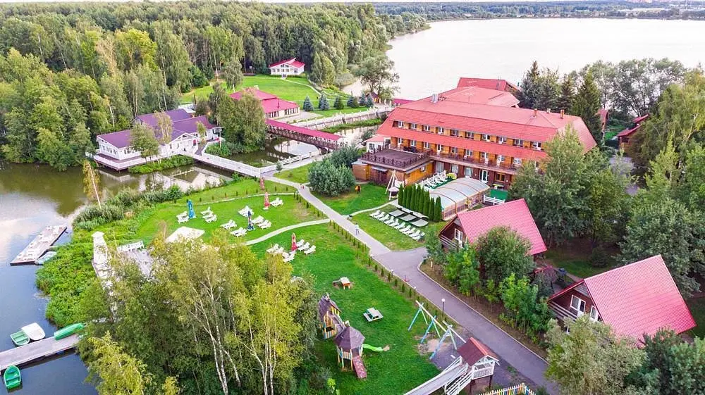 Загородный клуб Медвежьи Озера, деревня Медвежьи Озера, Московская область