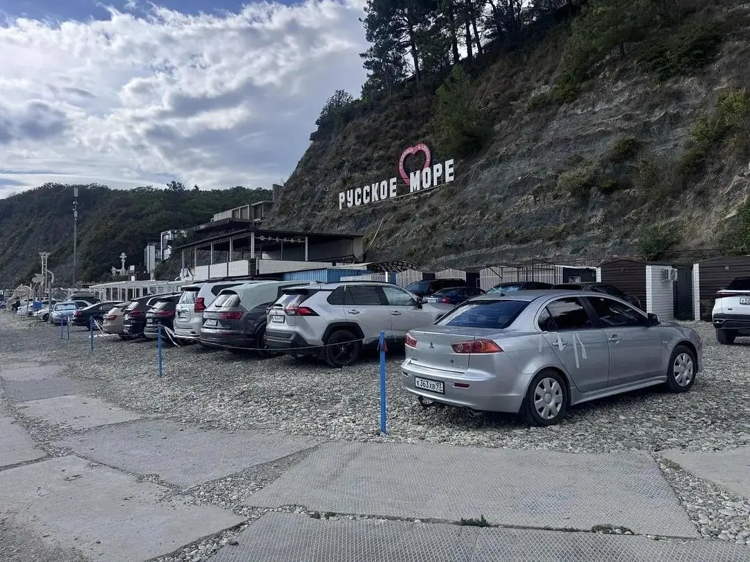 Парковка — База отдыха «Эко-дома Русское море», Ольгинка