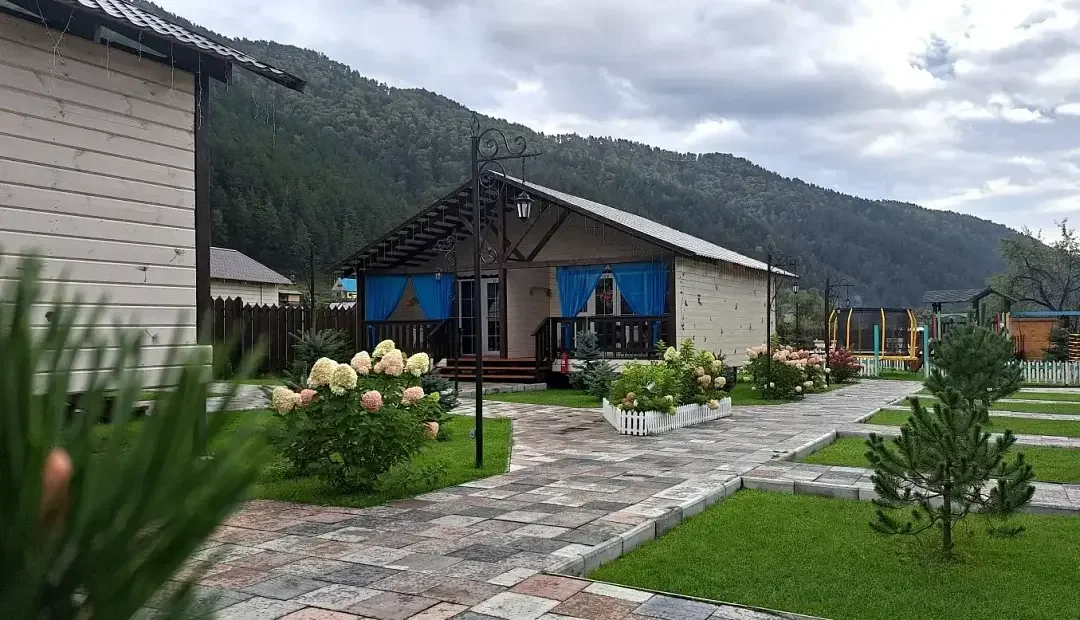База отдыха Теремок (Алтай), Горный Алтай (Республика Алтай), село Элекмонар 