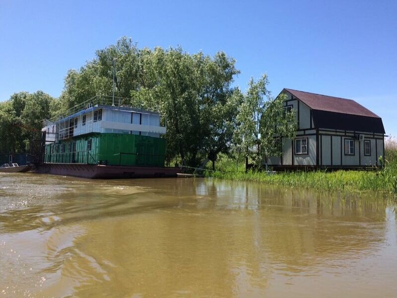 Плавучая гостиница Седьмая Жилка (7-ая Жилка), Астраханская область, Кировский Камызякский район Кировский