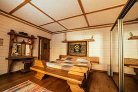 Барон Мюнхгаузен, Гостевой дом Шале Тургояк, Тургояк