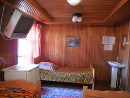 Трехместный стандартный номер (2 этаж), База отдыха У озера, Кумысный