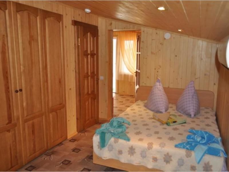 Улучшенный 2-местный 2-комнатный (деревянный коттедж)