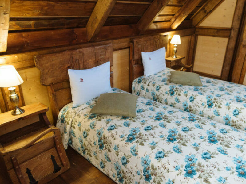 Делюкс 3-местный Изба