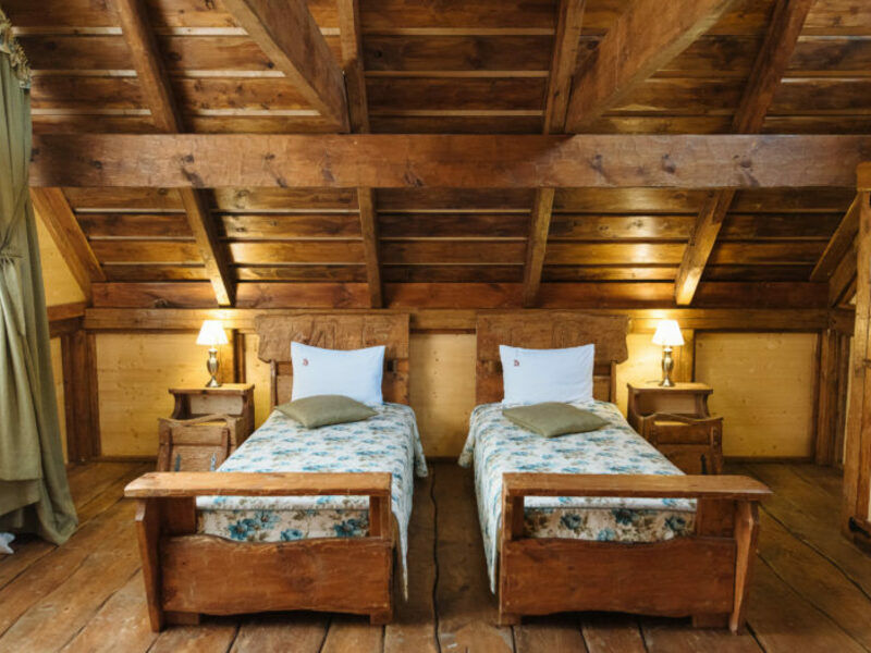 Делюкс 3-местный Изба