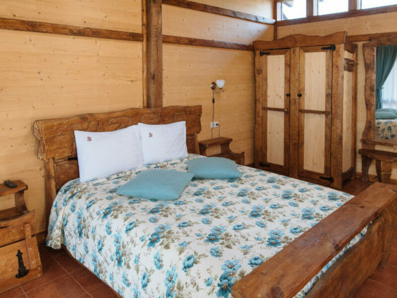 Семейный 4-местный Люкс Изба