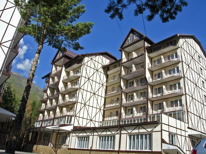 Гостиница Снежный Барс, Республика Кабардино-Балкария, Терскол Тегенекли Эльбрус Эльбрусский район Чегет