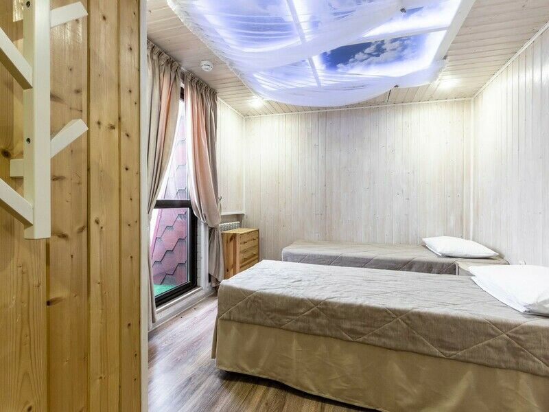 Сьют 6-местный 2-комнатный многоуровневый с кухней