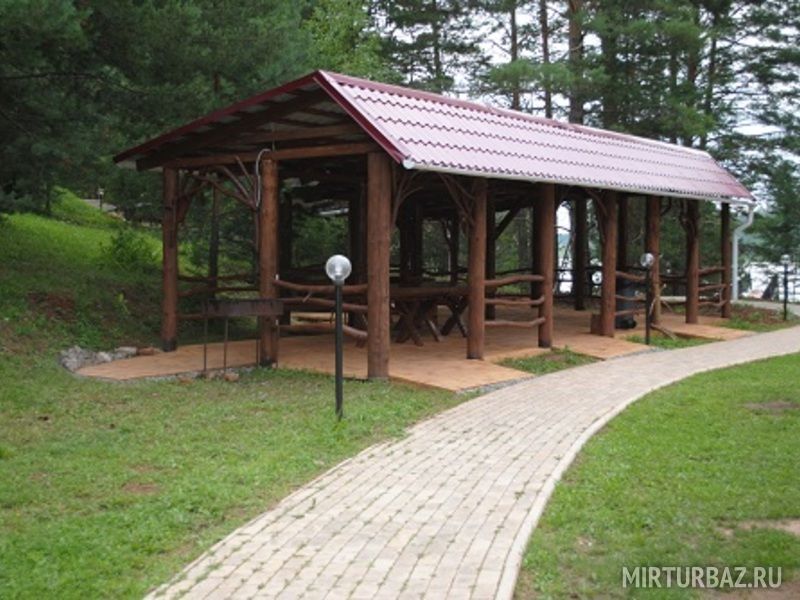 Беседка у моста