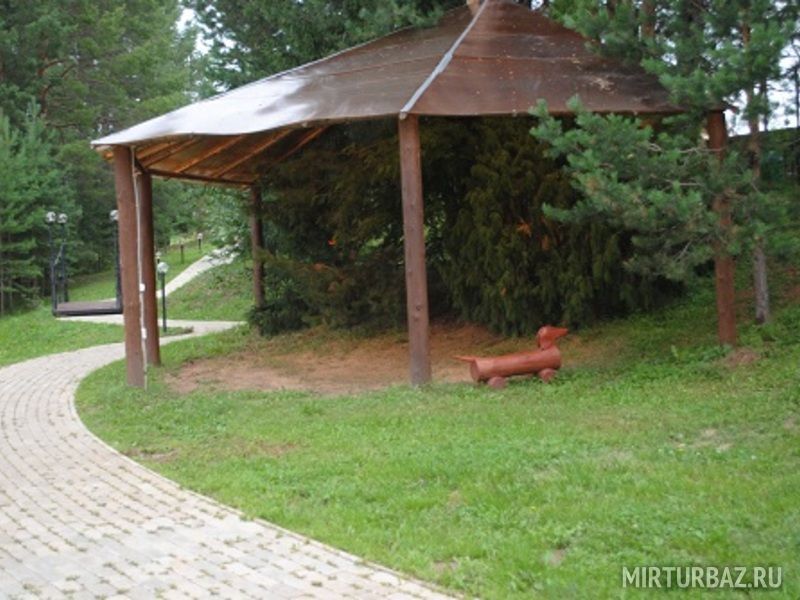 Беседка на склоне