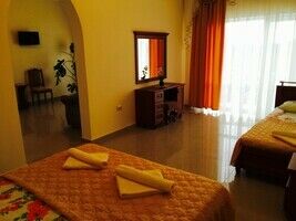 Стандарт Семейный 5-местный 2-комнатный, Гостевой дом Акрополь, Николаевка