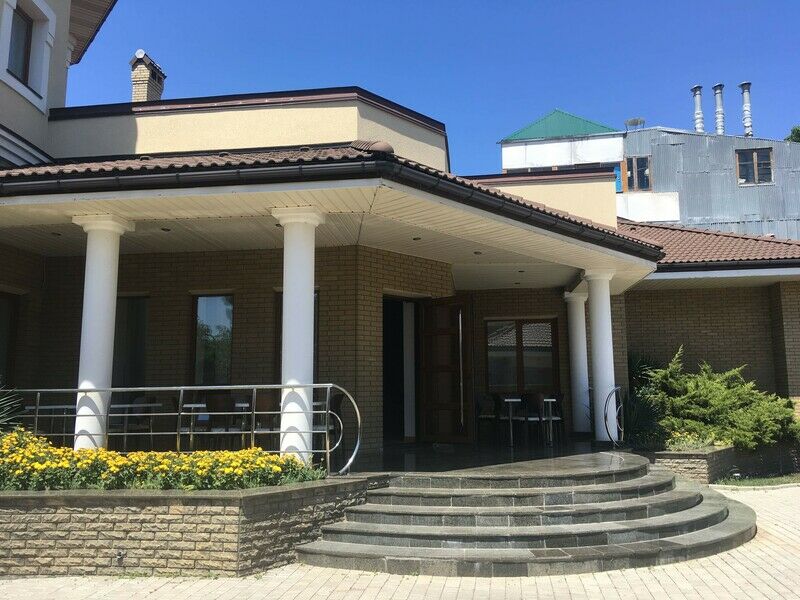 Вход в корпус | Гелиос, Крым