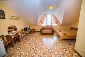 Стандартный 3-местный 2-категории без вида на море корп.2, Пансионат Рассвет, Николаевка