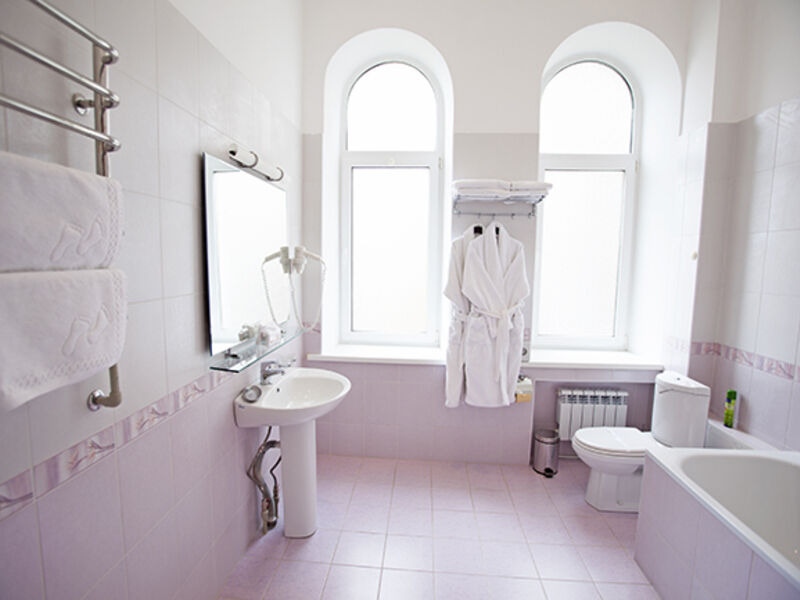 Люкс Де-Люкс №2,4,9 к.Б (двуспальная кровать)