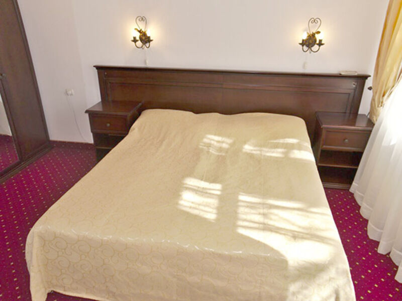 Люкс Мини-Люкс в корп.А (№6,13,14) - двуспальная кровать