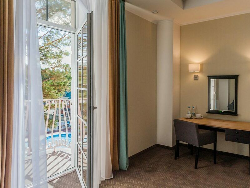 Люкс 2-местный 2-комнатный Термаль Pool view