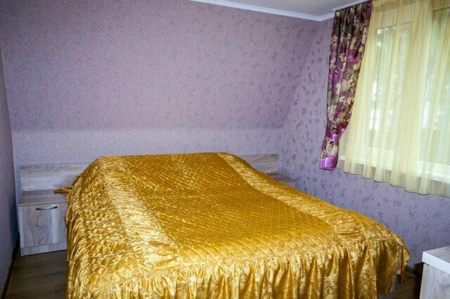 Широкая двухспальная кровать