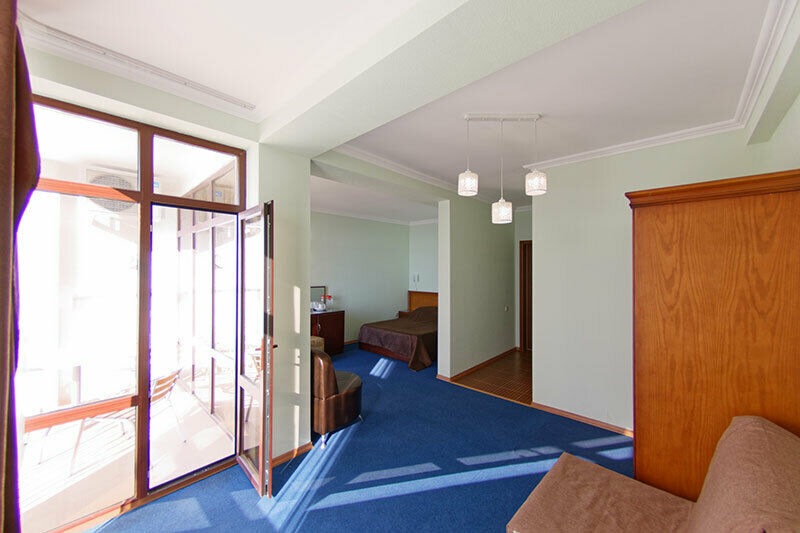 Люкс Семейный 4-местный с видом на море