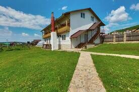 Апартаменты с комнатой в мансарде, Пансионат У трех медведей, Караидельский район