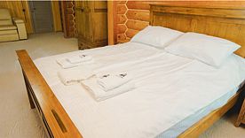Трехместный Семейный Люкс, База отдыха Медвежий Ручей, Долинский