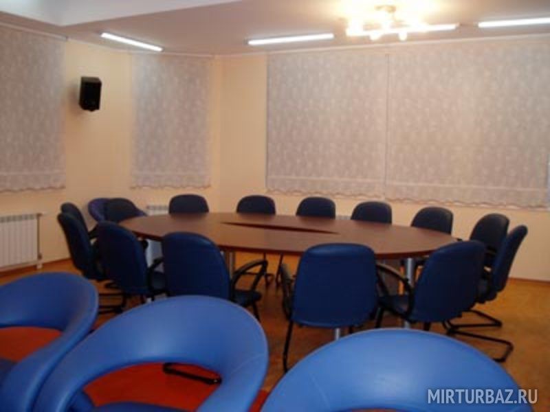 Стол переговоров