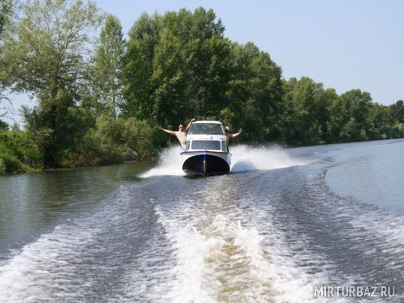 Катание на катере