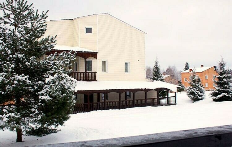 Коттедж Восточный 20-местный (№ 8 с сауной и бильярдом)