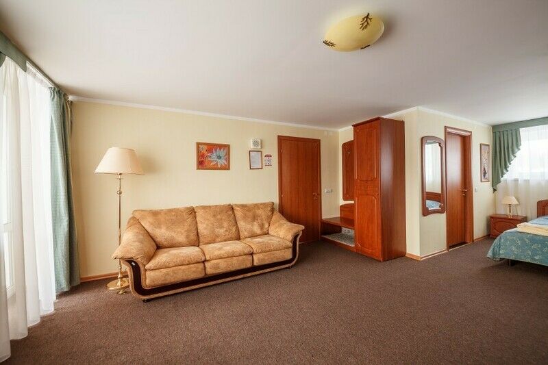 Люкс 4-местный 3-комнатный