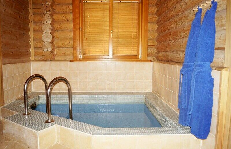 Шале 4-местный 2-комнатный (с купелью)