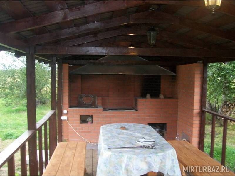 В гриль-домике