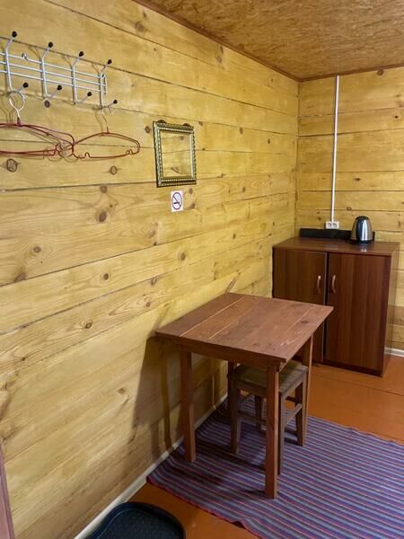 Столик в доме 5